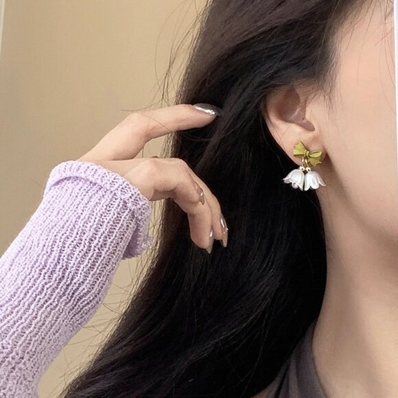 🔥2/$20 Flower Earrings S925 Silver Pin - Picture 2 of 7